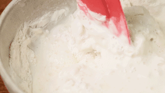 火遍全國(guó)的網(wǎng)紅雪餅，Q彈松軟，一扯就爆漿！