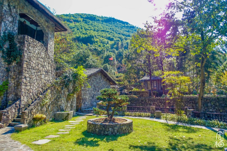 爆改荒山與村屋！占地20000畝的石頭莊園，讓你住進(jìn)大自然！