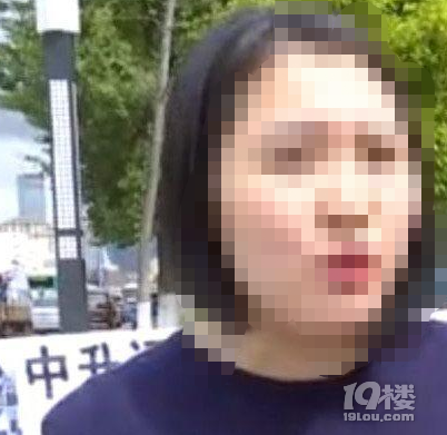 女子將自己的豪車送去貼膜，卻看到發(fā)動(dòng)機(jī)被拆下，4S店：正常步驟
