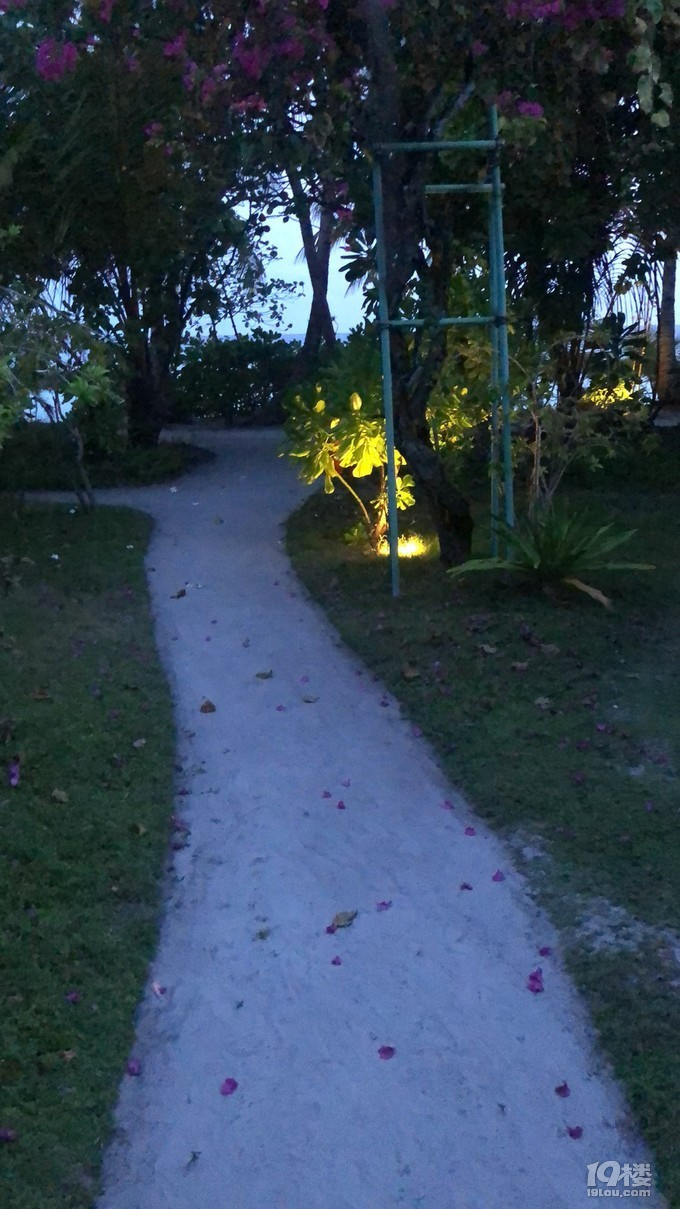 長途跋涉換來一片蔚藍—馬爾代夫庫拉瑪提島