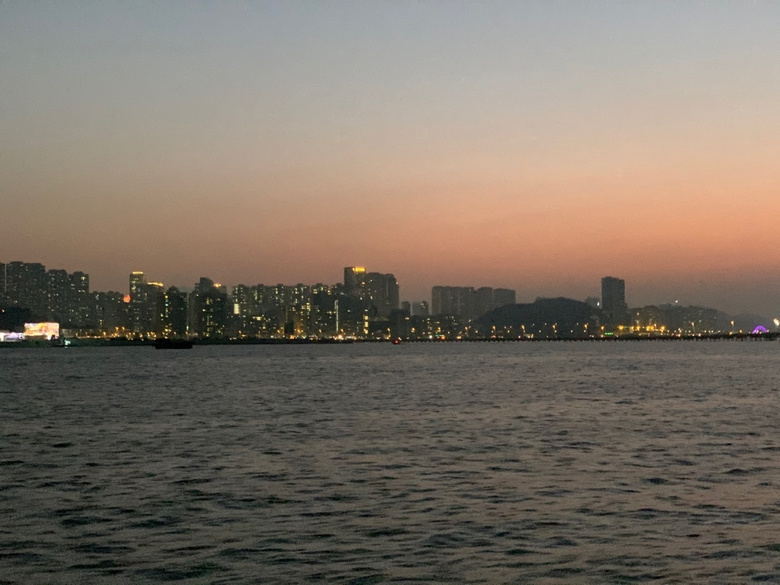 借著看展之名，去了壁紙中的海島