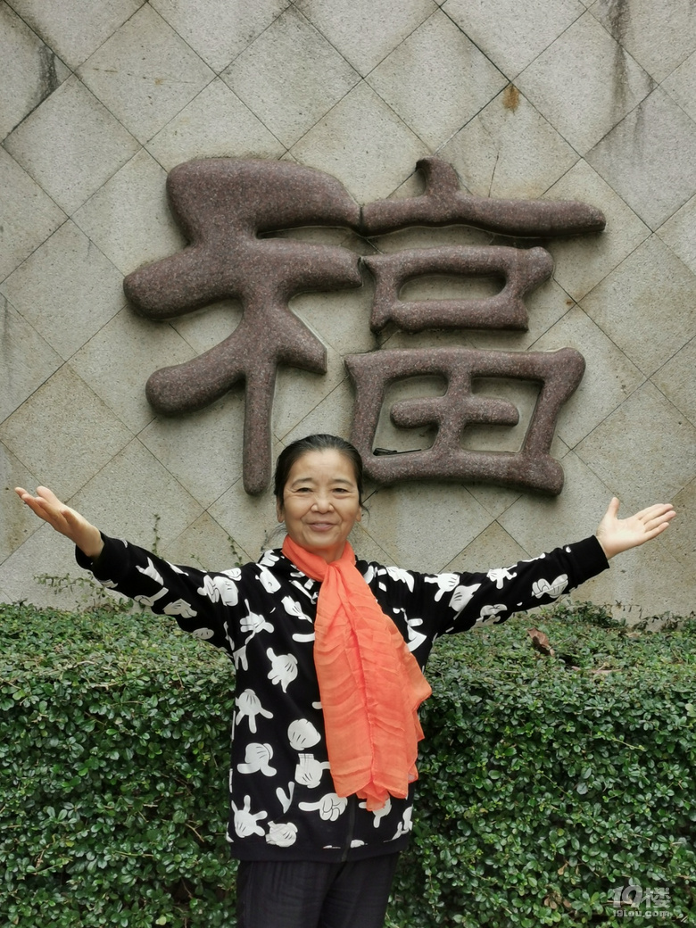 打卡�？谌嗣窆珗@