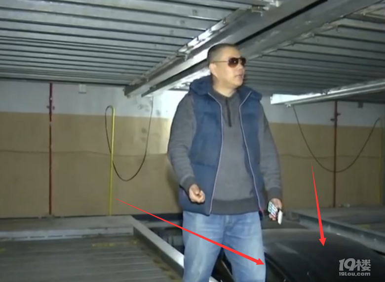 男子把車停到地下車庫，1小時(shí)后接到物業(yè)電話：您的車掉下去了 ！