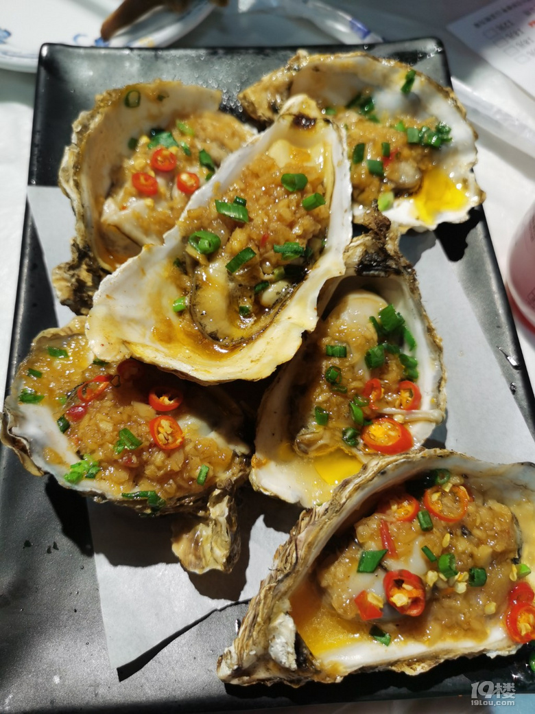 一家被燒烤耽誤了的烤魚店