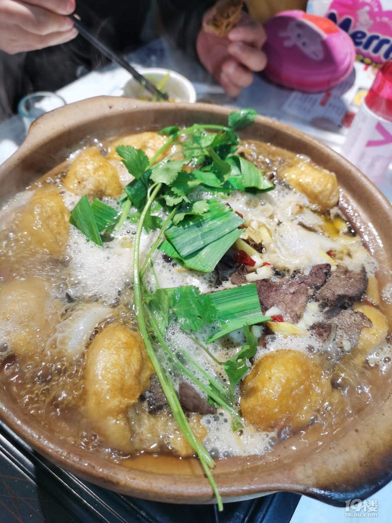 一家被燒烤耽誤了的烤魚店