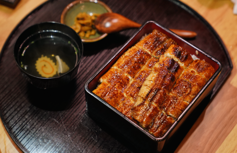 去上海吃了無數(shù)次的鰻魚飯，杭州終于也有啦！