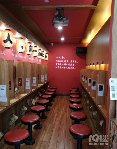 除了凳子不太舒服，其他沒(méi)毛病