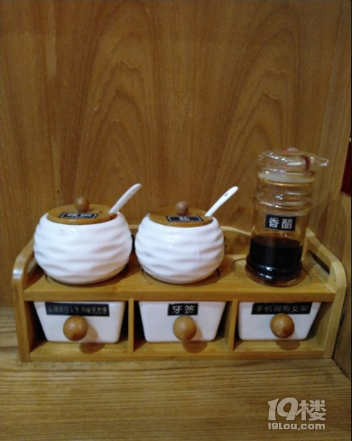 除了凳子不太舒服，其他沒(méi)毛病