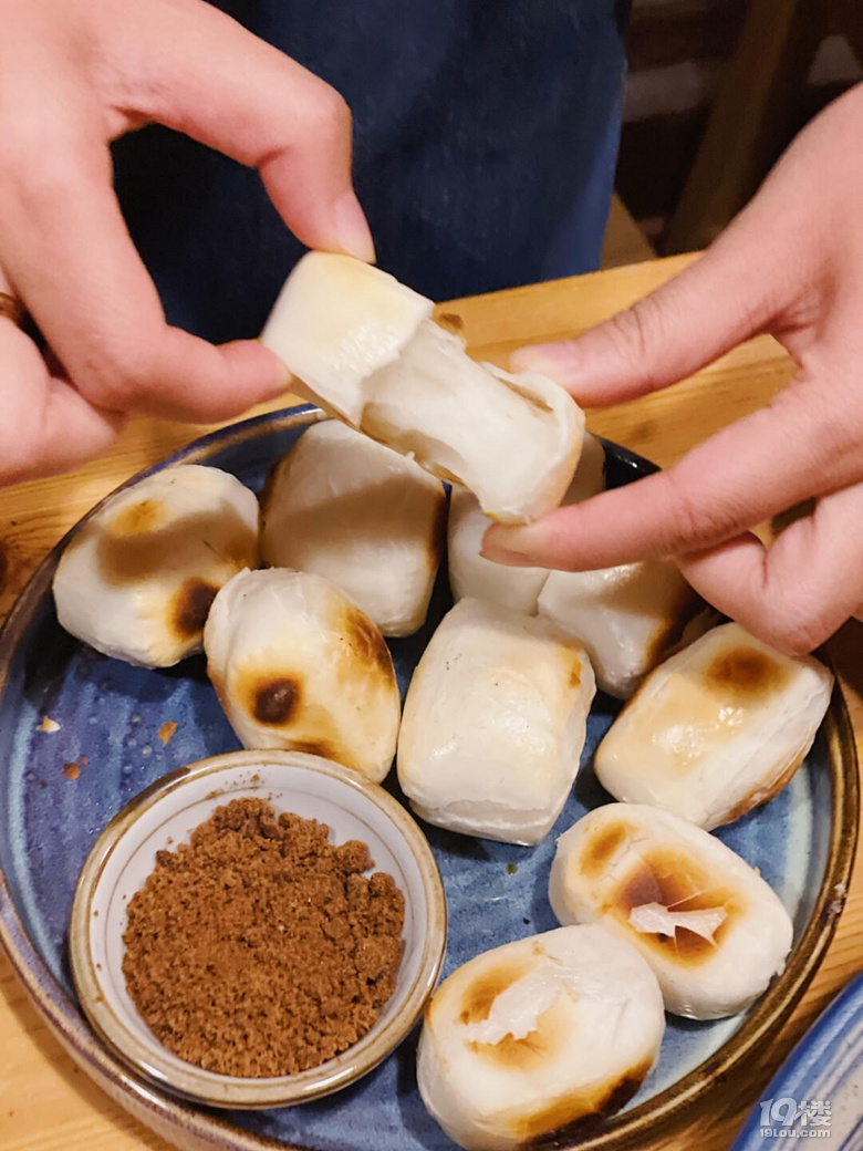 老胡同里烤年糕超治愈的私房菜