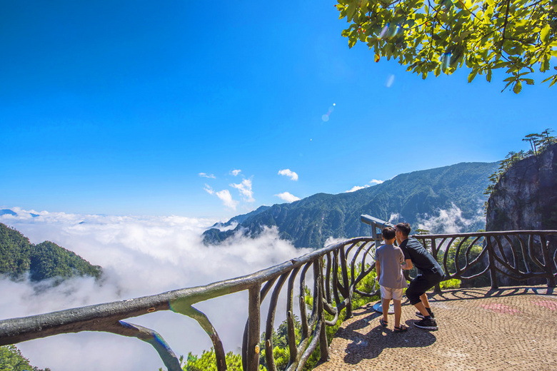 往東是西湖，往西是黃山，這個(gè)神仙“綠肺”小城，杭州地鐵可直達(dá)