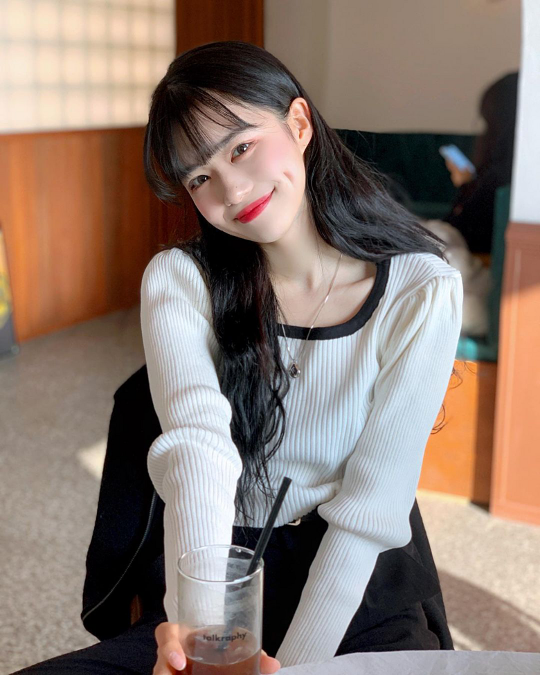 別再穿一身黑了！今春這樣穿才真的美到炸！��！