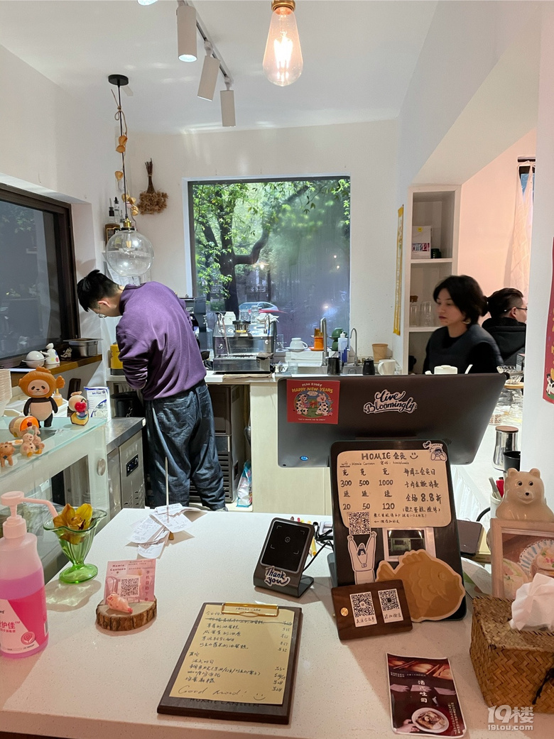 老小區(qū)邊的網(wǎng)紅咖啡店