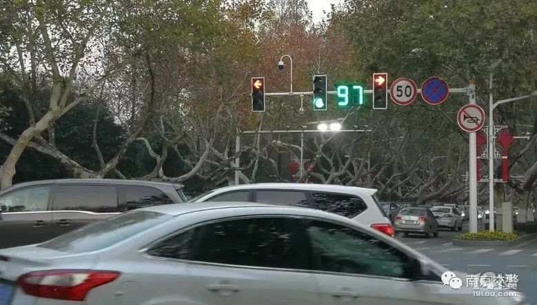 新版“紅綠燈”要啟用？車主哭了，一不小心，6分沒了！