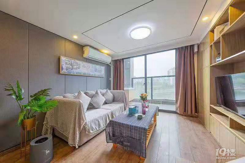 中贏康康谷濱江天街loft 4000 拎包入住