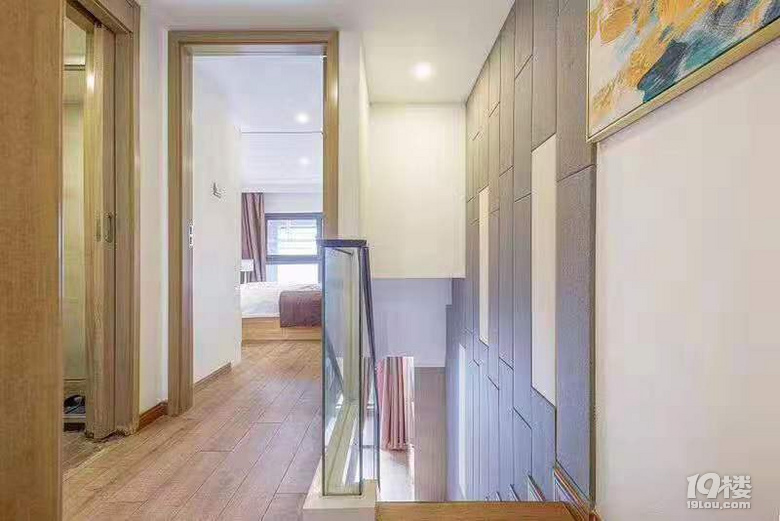 中贏康康谷濱江天街loft 4000 拎包入住