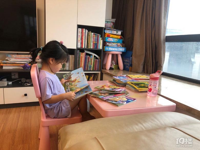 今天講故事講到了一個(gè)成語(yǔ)：一朝一夕 我：朝是早上，夕是傍晚，