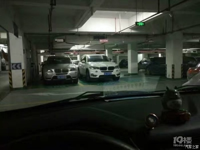 發(fā)現(xiàn)隔壁鄰居車位上又換新車了，你知道鄰居家開的什么車嗎？