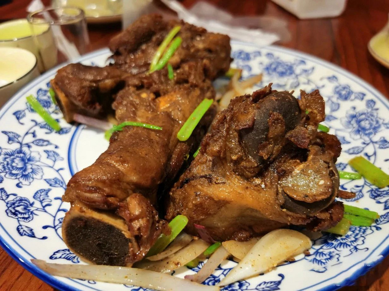 金庸沒寫出它萬分之一的好吃！本地人反手向你丟了一份逛吃清單