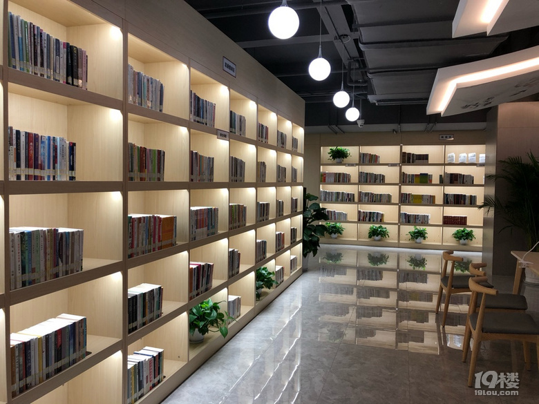 家門口的社區(qū)圖書館，弄的很不錯呀