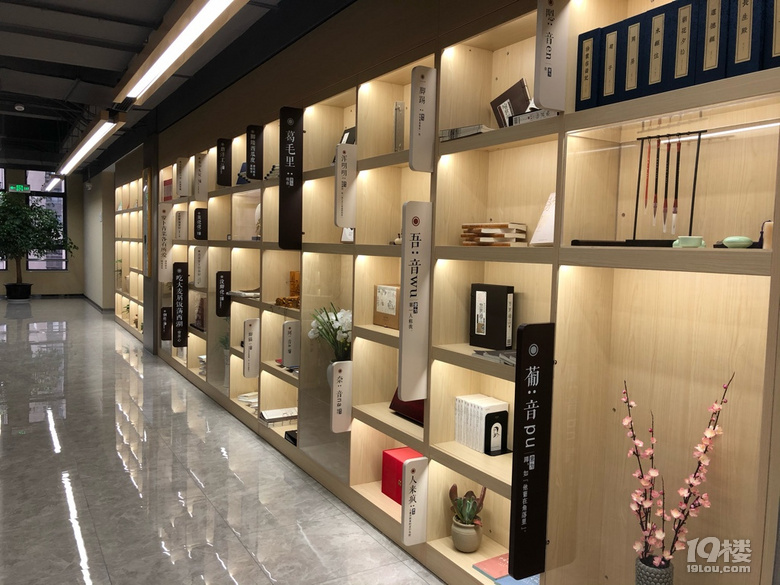 家門口的社區(qū)圖書館，弄的很不錯呀