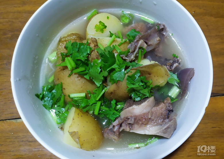 土豆燉豬骨
