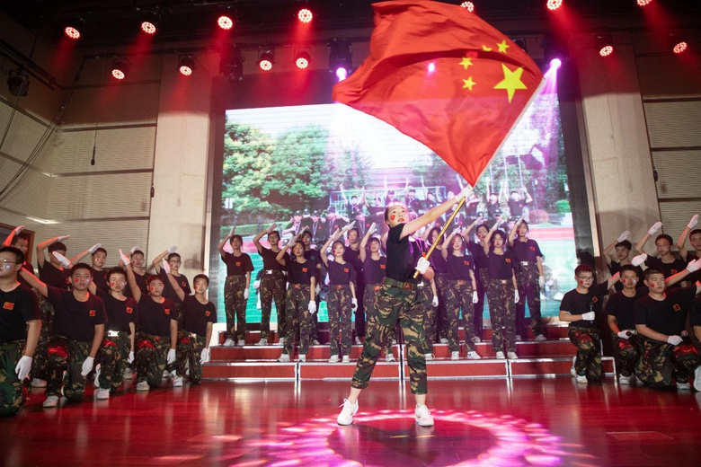 百歌爭流 童心向黨——建蘭中學七年級唱紅歌主題活動