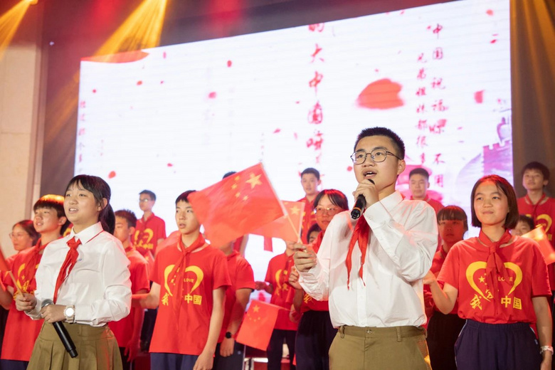百歌爭流 童心向黨——建蘭中學七年級唱紅歌主題活動