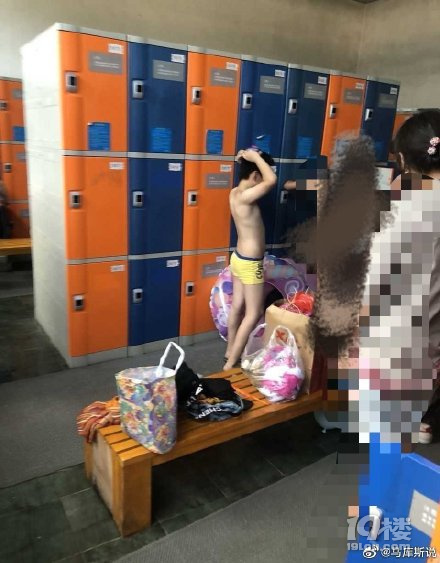 【討論】帶娃去游泳，你會(huì)把男寶帶進(jìn)女更衣室嗎？