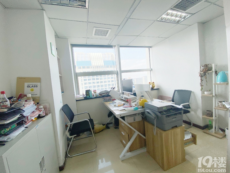 地铁口精装小型办公室,会议室,卡位599元/月,可短租