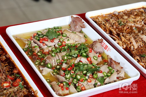 麻辣鮮香的鹵味美食菜譜：手撕花椒雞
