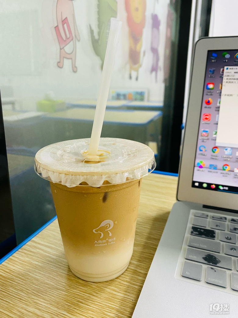 隨時隨地辦公 有咖啡配就很開心