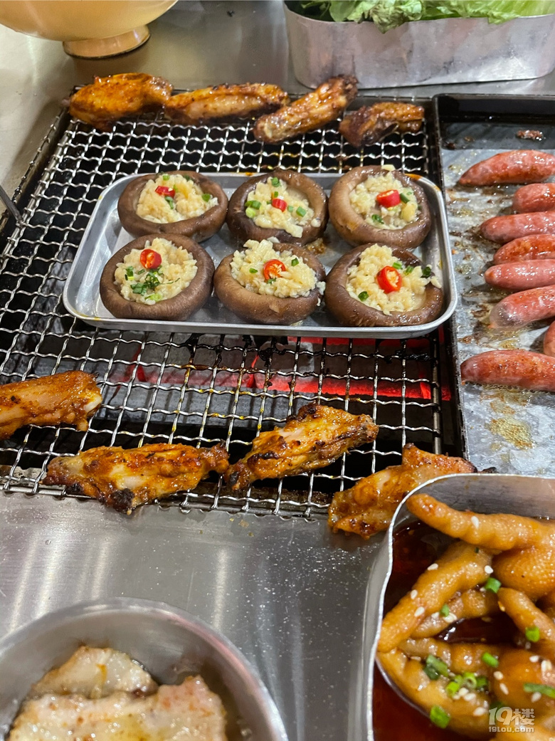 打卡夜鋪碳烤肉