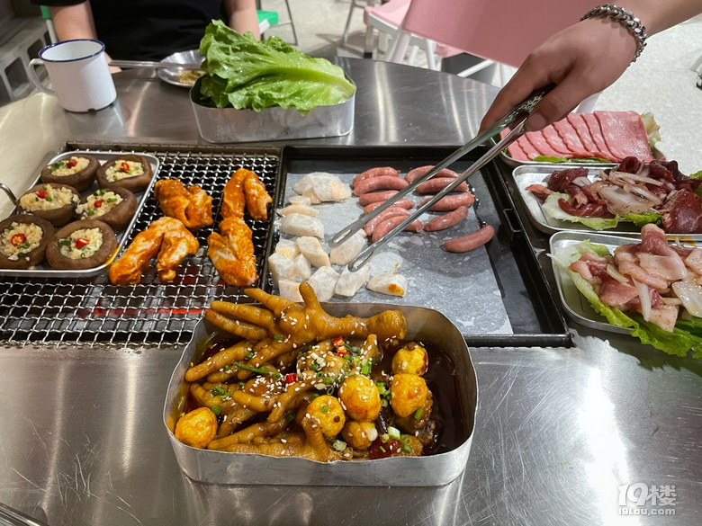 打卡夜鋪碳烤肉