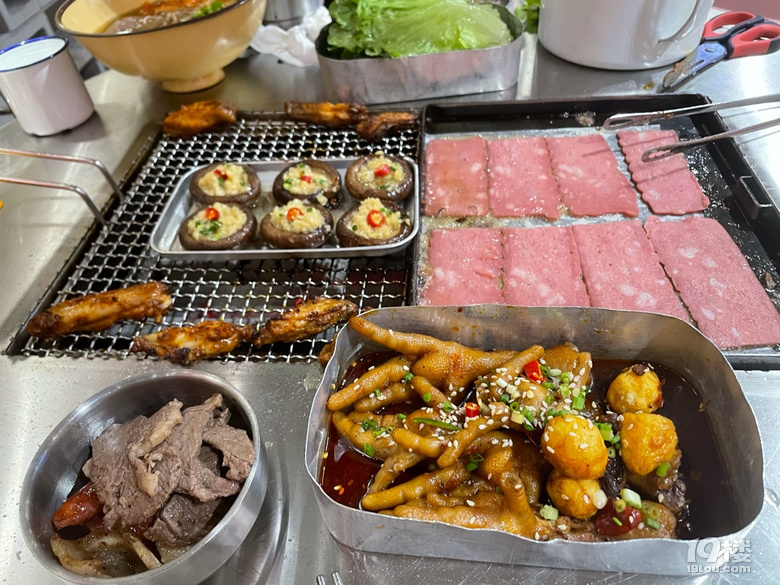 打卡夜鋪碳烤肉
