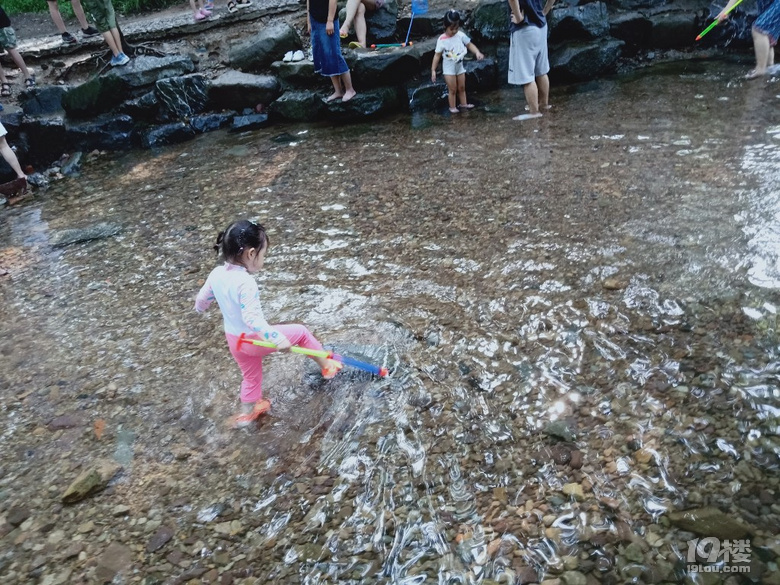 抓住暑假的尾巴，帶娃九溪玩水