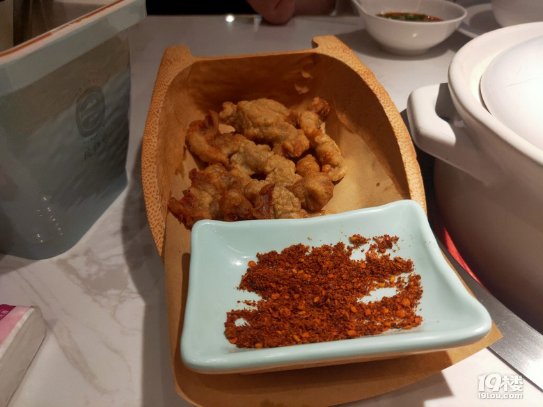 杭鍋兒大骨頭，吃到扶墻