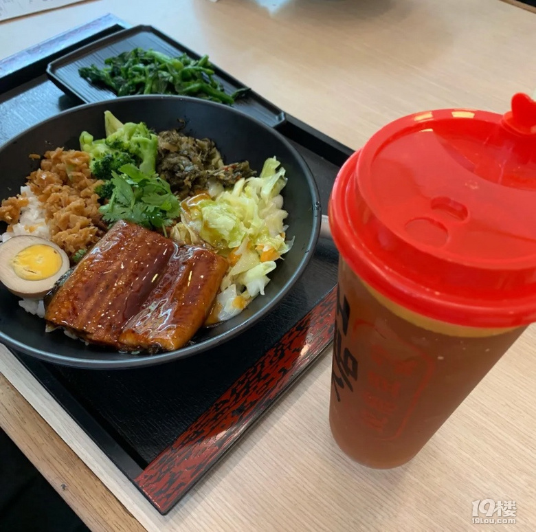 簡(jiǎn)簡(jiǎn)單單的一餐， 味美量足[表情]