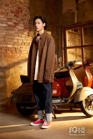 LEVI&apos;S RED Ƴȫ502505 ţѝ