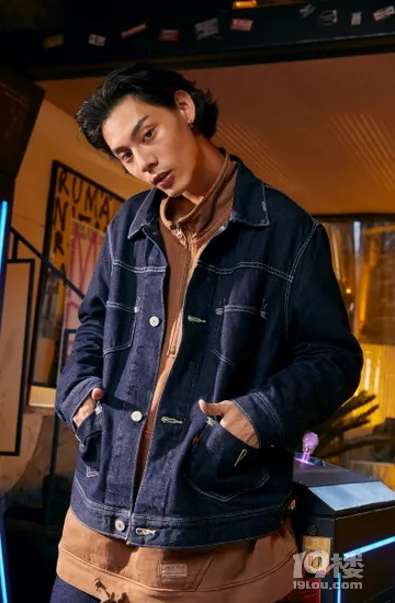 LEVI&apos;S RED Ƴȫ502505 ţѝ