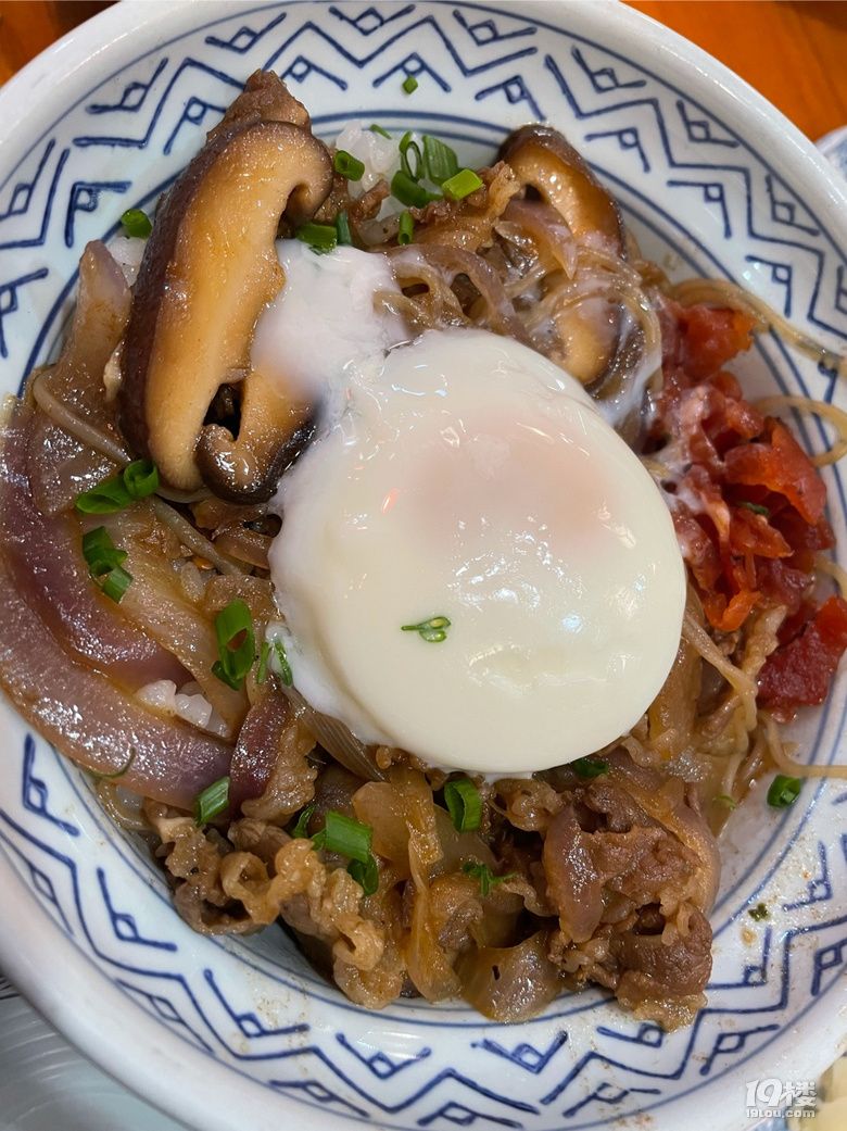 午飯 看到了一個8套房的 有點狂啊 晚飯 我就是看你可愛 就