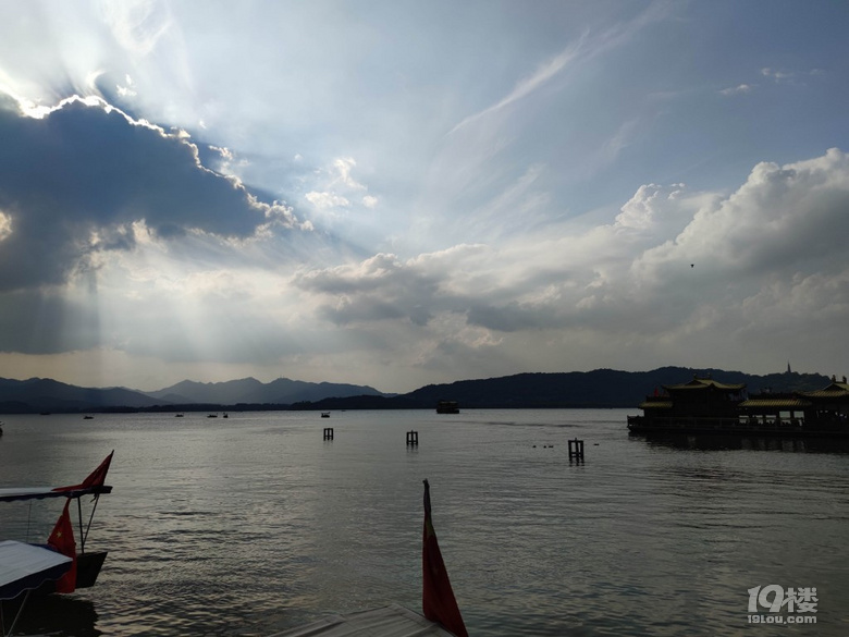 西湖邊走走