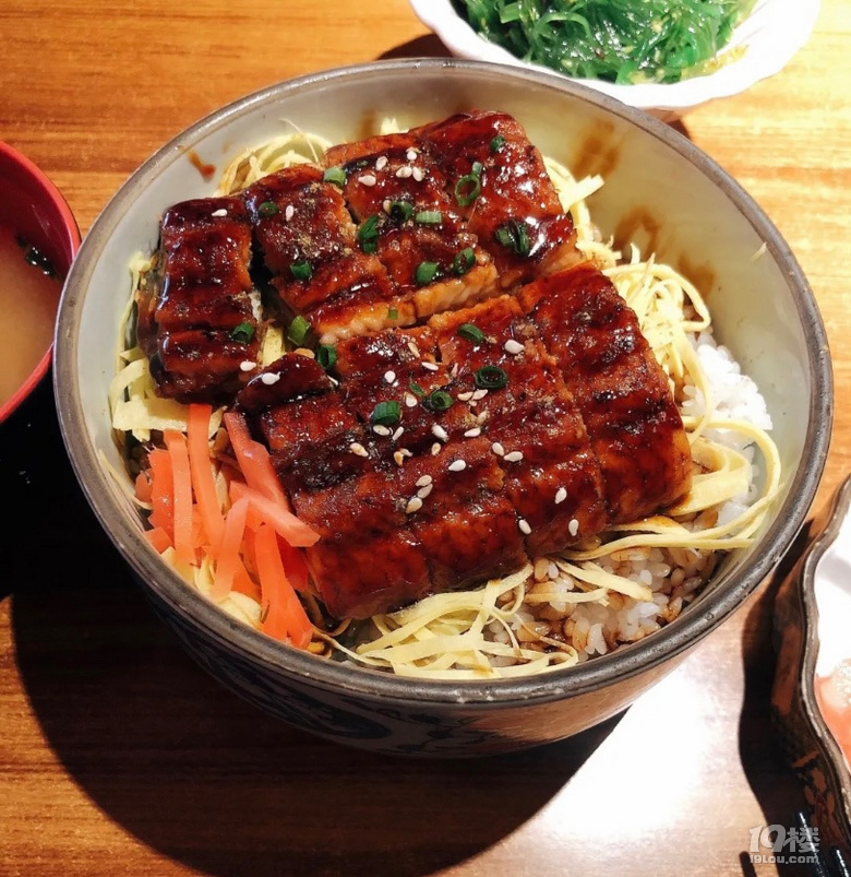 這鰻魚飯看著太有食欲了[表情]