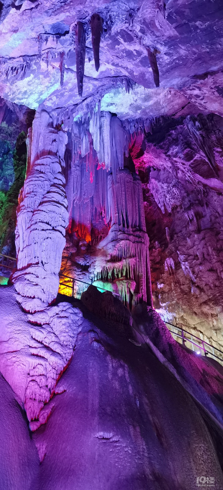 瑞晶石花洞值得一游