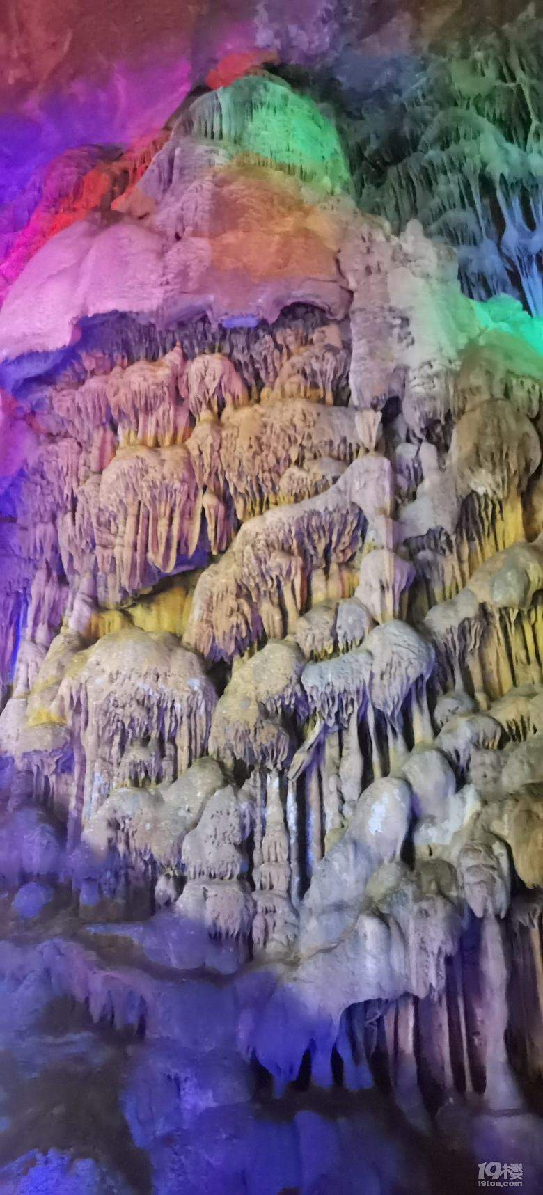 瑞晶石花洞值得一游