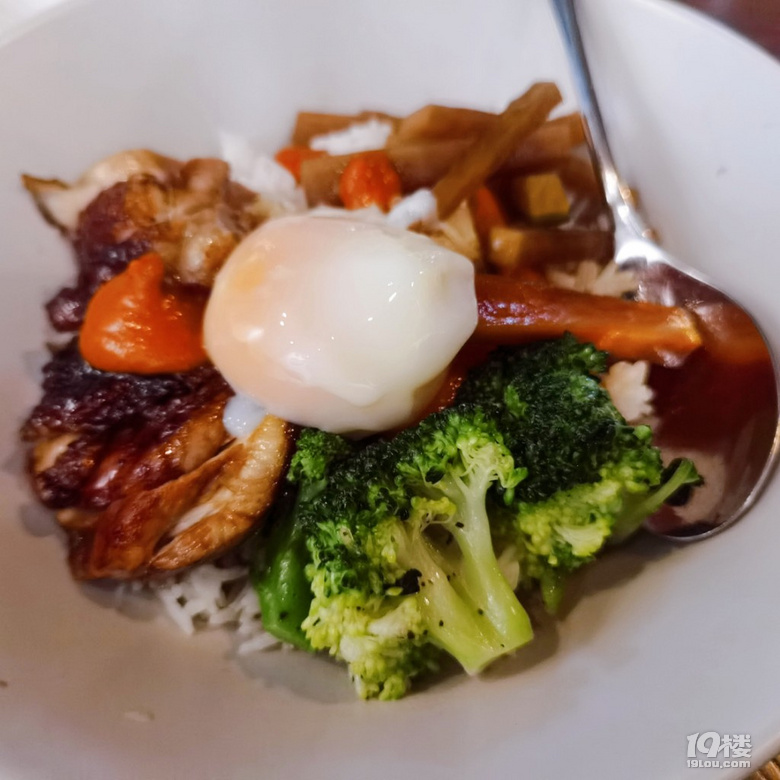 這個工作餐等菜40分鐘，吃飯3分鐘