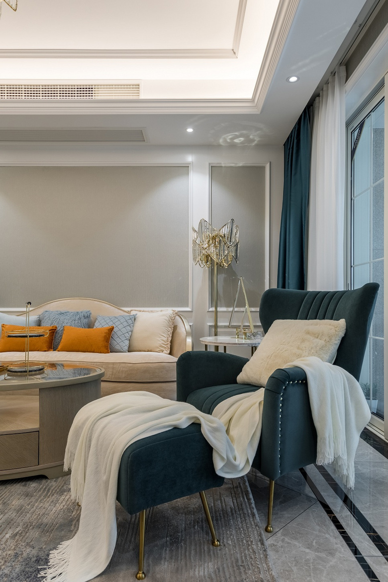 180�O������ɫ���Σ�ʵ�����������