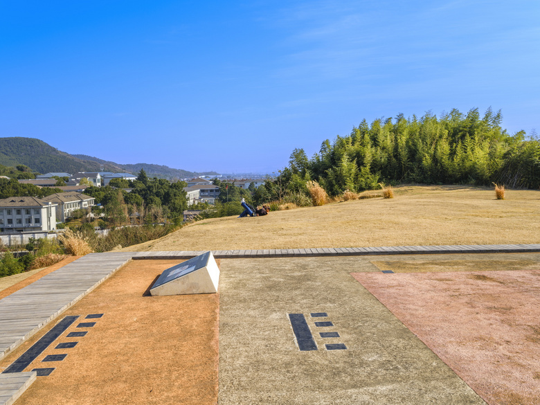 杭州良渚古城瑶山遗址公园自然风景非常秀美