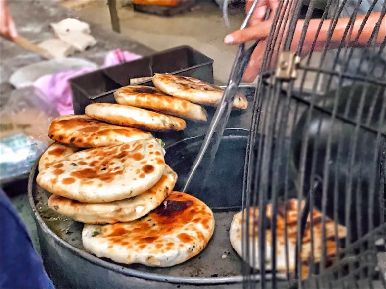 老家這一張3塊錢的麥餅，城市里打著燈籠也找不到