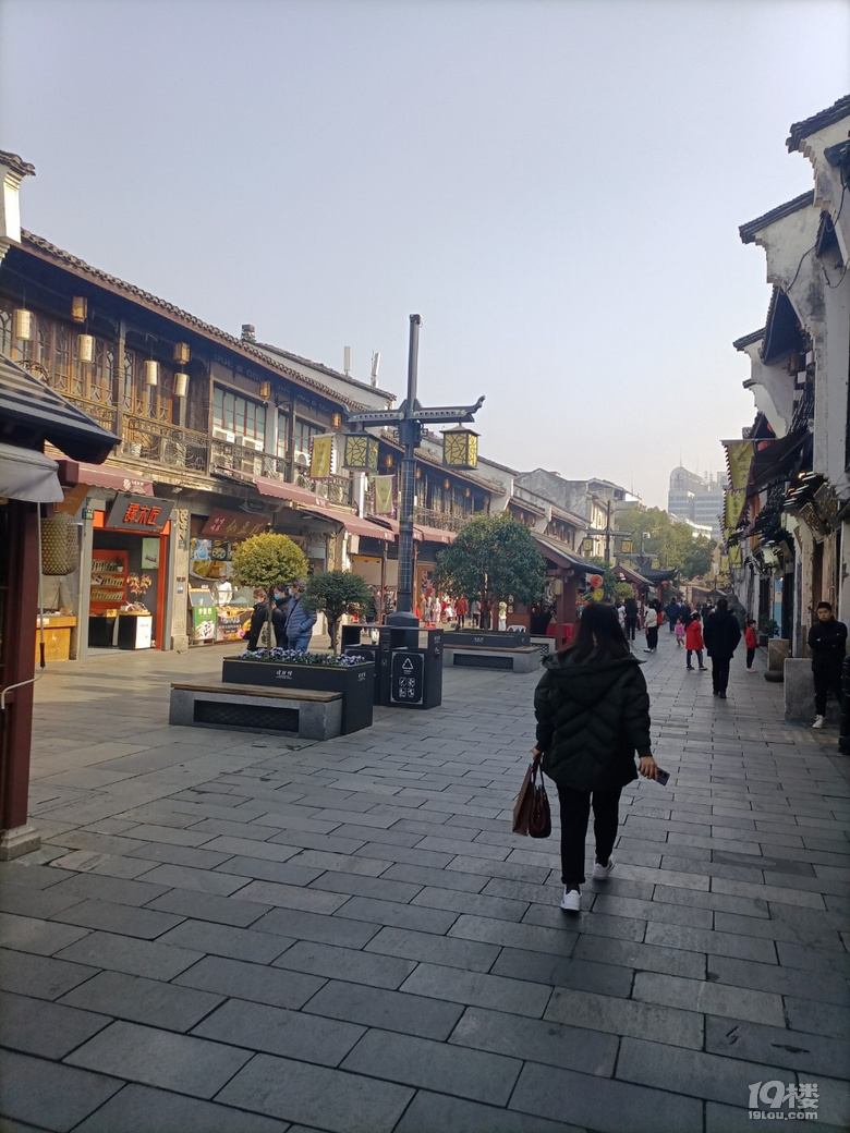 新年第三天，杭州天氣繼續(xù)晴好，我趁著好天氣來(lái)河坊街逛一逛