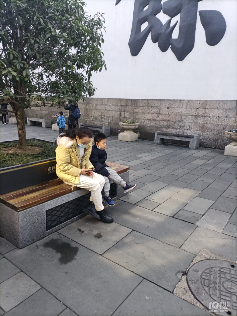 新年第三天，杭州天氣繼續(xù)晴好，我趁著好天氣來(lái)河坊街逛一逛
